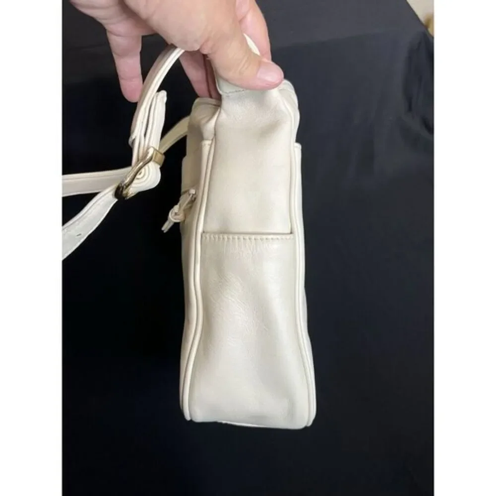 Giani Bernini Ivory Leather Shoulder Handbag Purse Top Zip w/ Logo -Side Pockets
